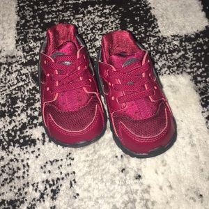 Toddler Nike’s size 4 toddler color:wine
